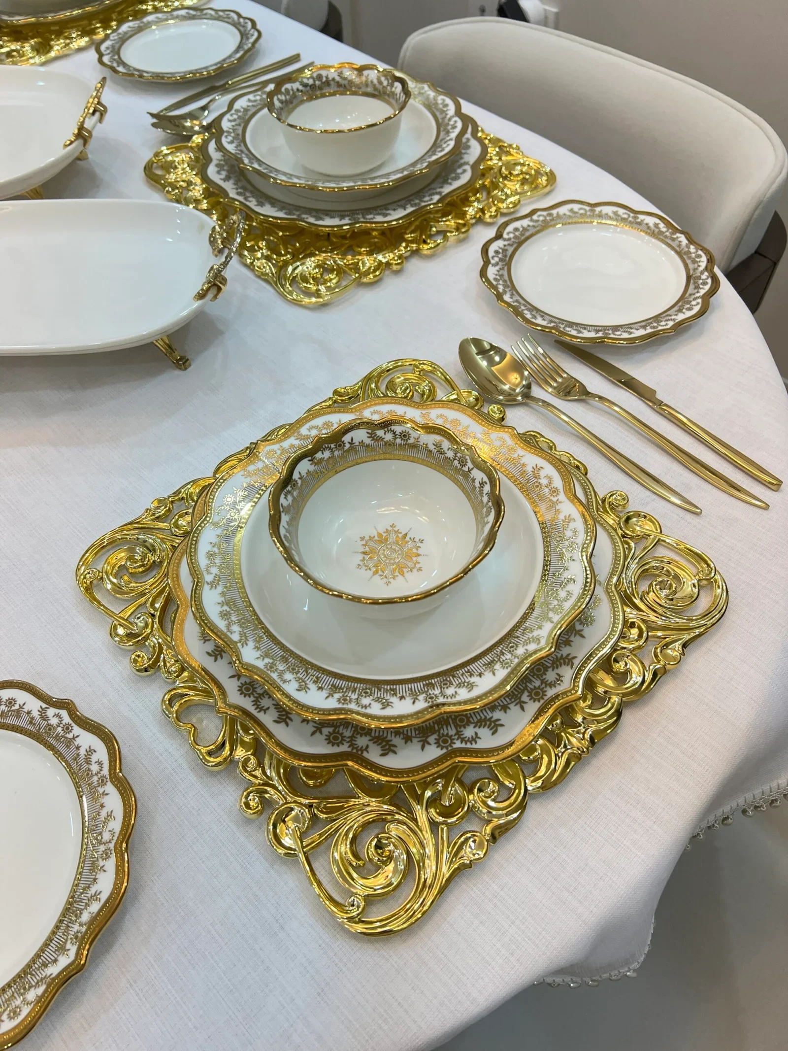 24 PARÇA ‘MÜHR-Ü SULTAN ‘ YEMEK TAKIMI